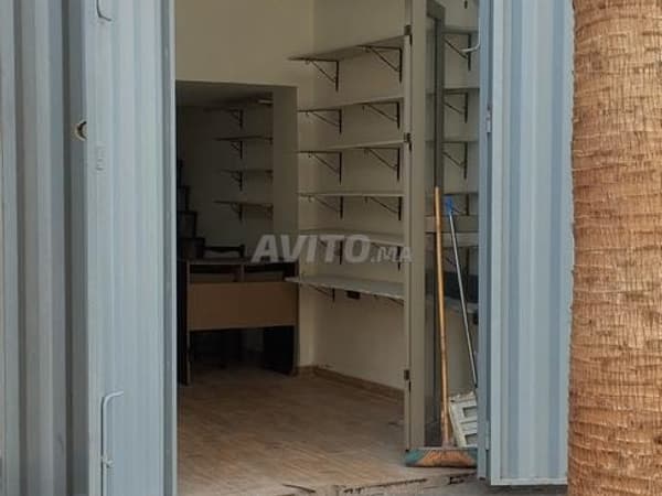 Negozio nuovo e attrezzato