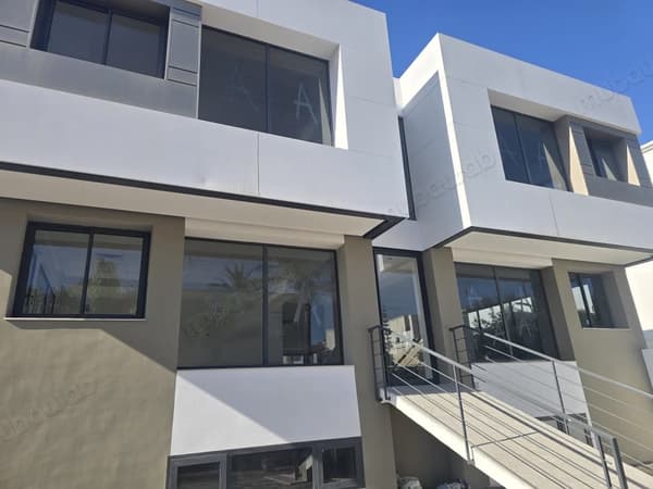 Villa Usage Bureaux te huur in Rabat Hassan. Lift en parkeerplaatsen