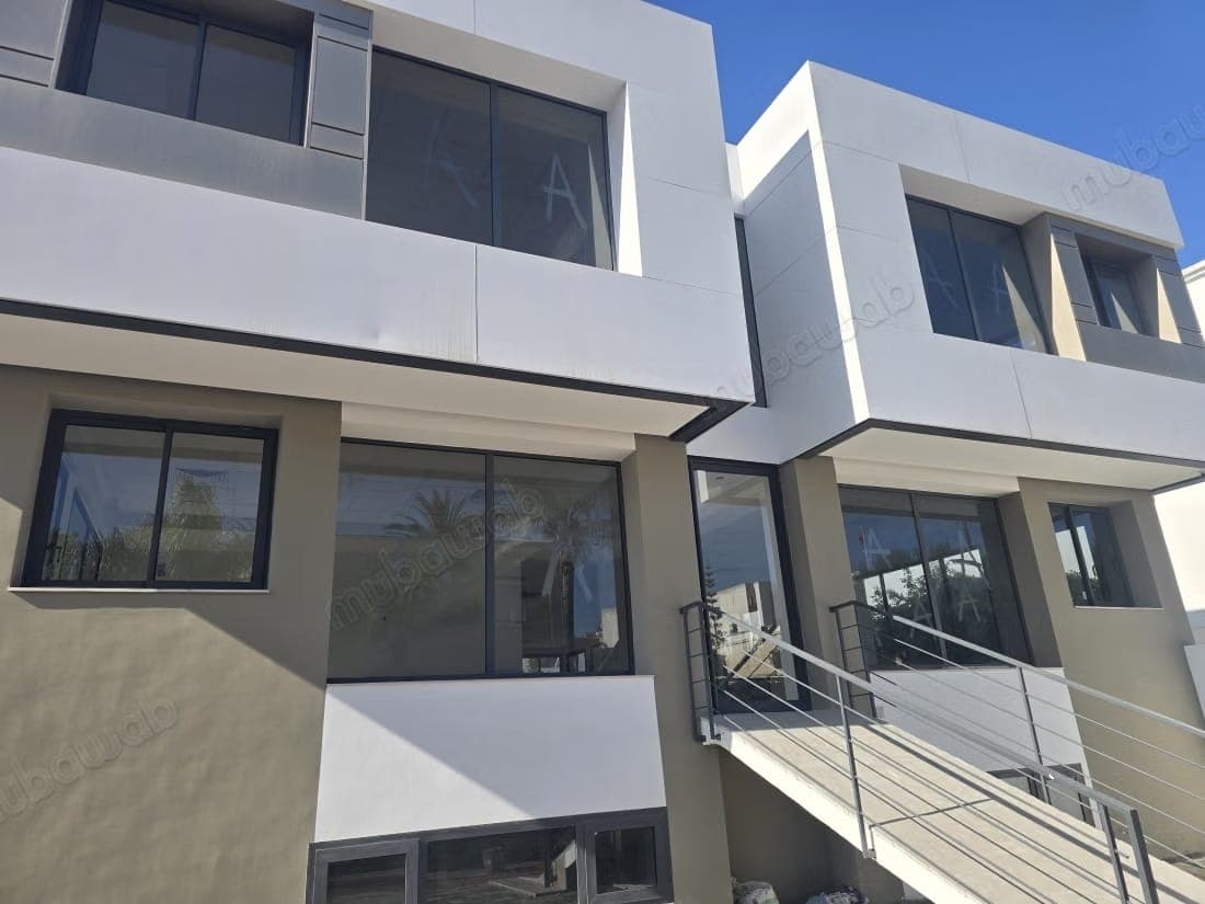 Villa Usage Bureaux te huur in Rabat Hassan. Lift en parkeerplaatsen
