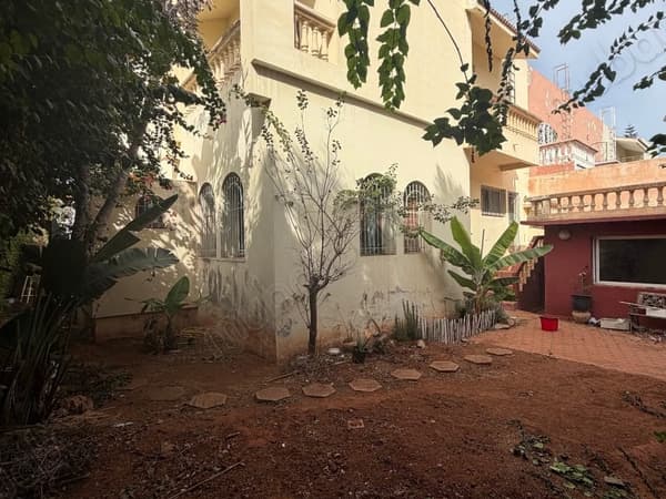Maison de haut standing à vendre à Ain Diab Extension. 6 grandes pièces. Meublé