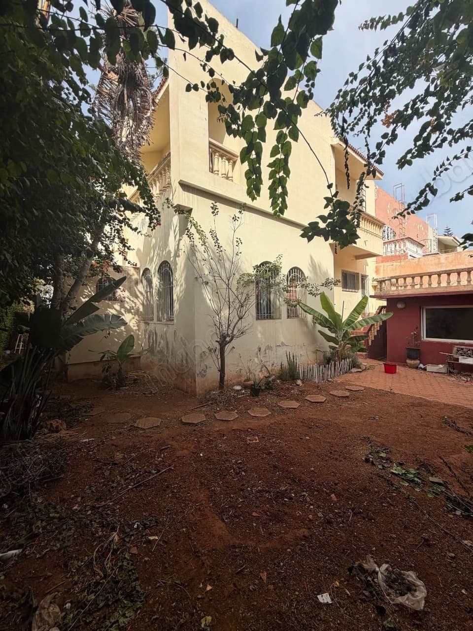Maison de haut standing à vendre à Ain Diab Extension. 6 grandes pièces. Meublé