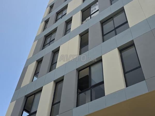 Kantoor nieuw leeg van 67m2 op de 4e verdieping met parking