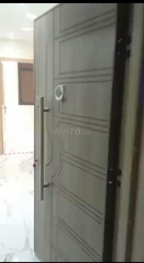 3300 Dhs 03 months advance 01 million guarantee 3 bedrooms lounge