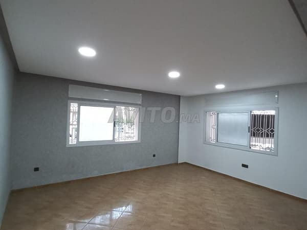 Local professionnel 160 m²–Av.Al Qods, 2 façades