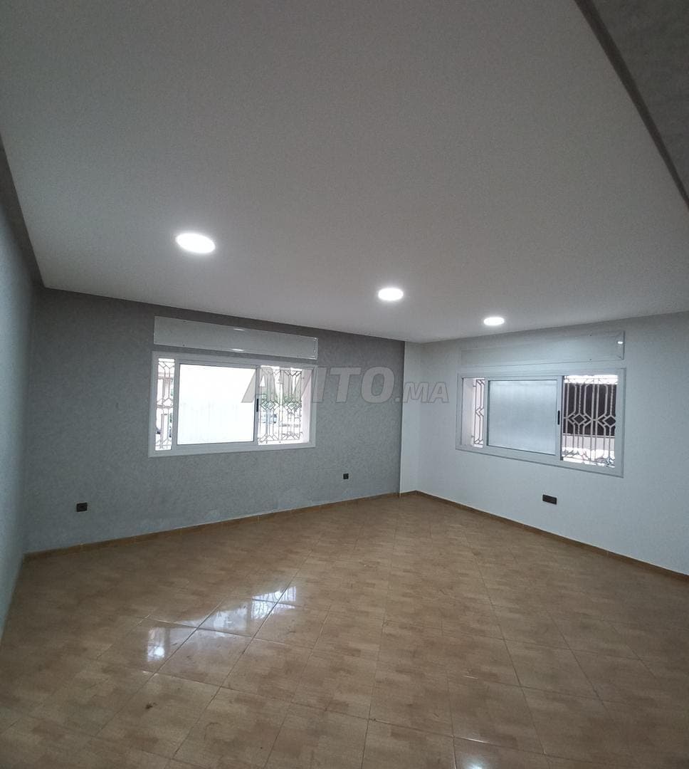 Local professionnel 160 m²–Av.Al Qods, 2 façades