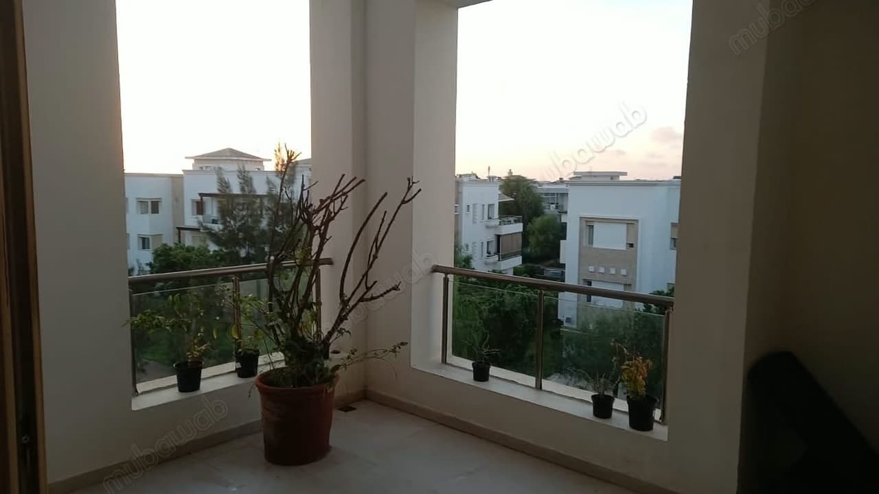 Superbe appartement à vendre à Ville Verte. 4 chambres. Tout confort avec cheminée et…