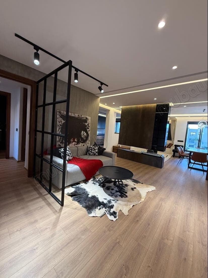 Superb apartment for sale in Diour Jamaa. 3 rooms. Terrace and elevator