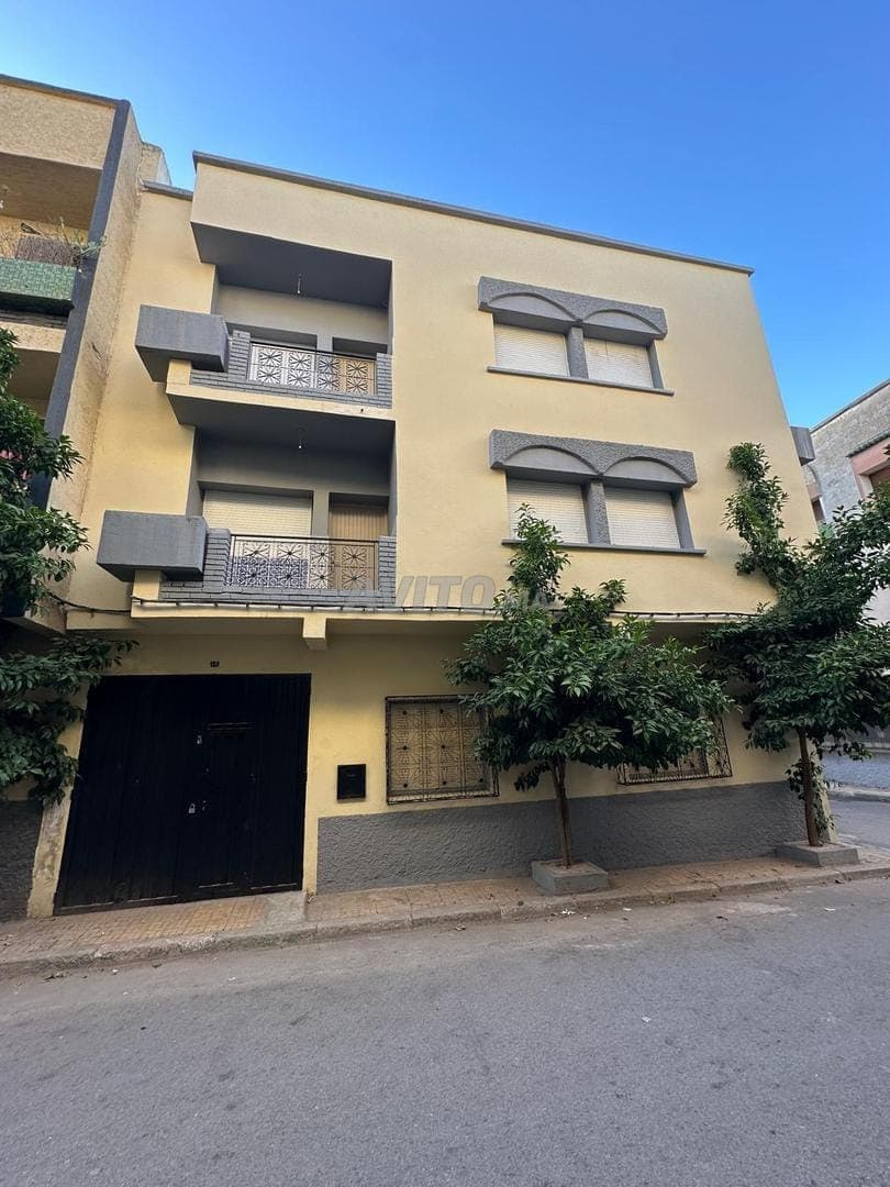 3 appartements à vendre avec studio et garage