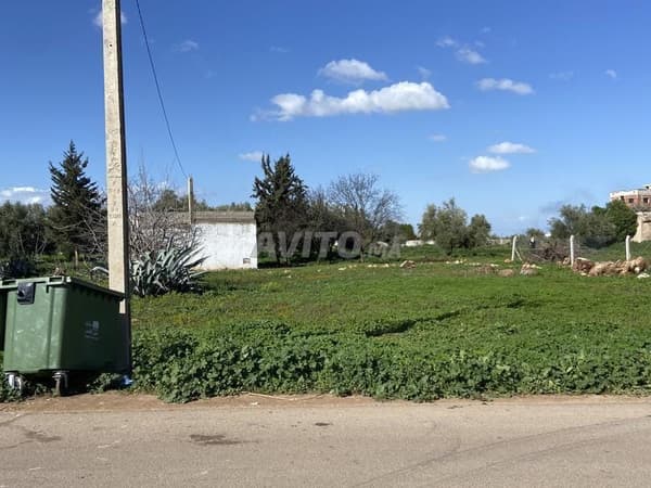 Terreno y casa en carretera principal, superficie 1200 m²