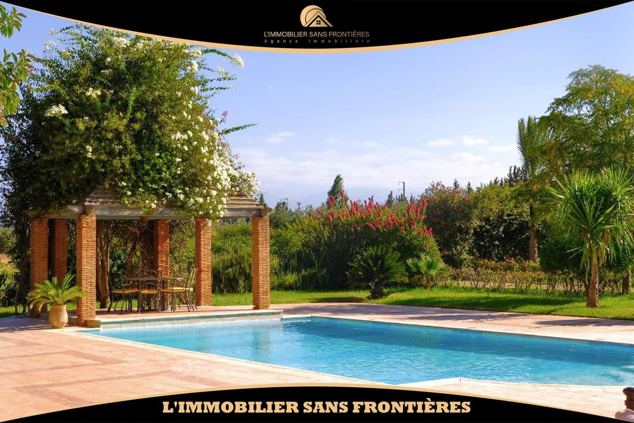 Villa meublée à vendre sur la Route d’Amizmiz, Marrakech – 5 hectares avec piscine et vue…