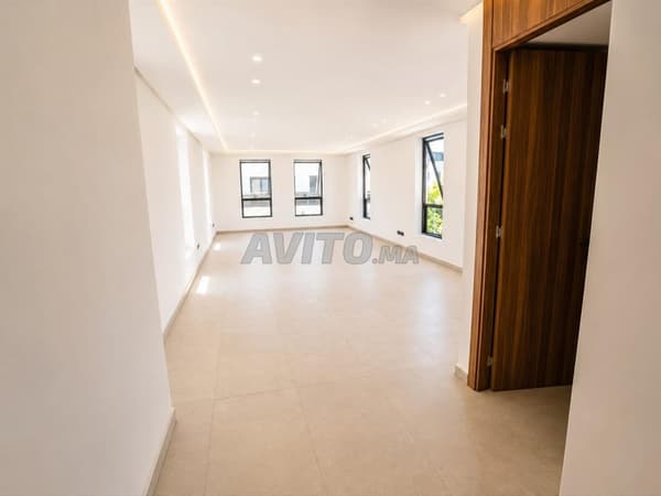 Plateau de bureau neuf de 48 m² à l’Oasis