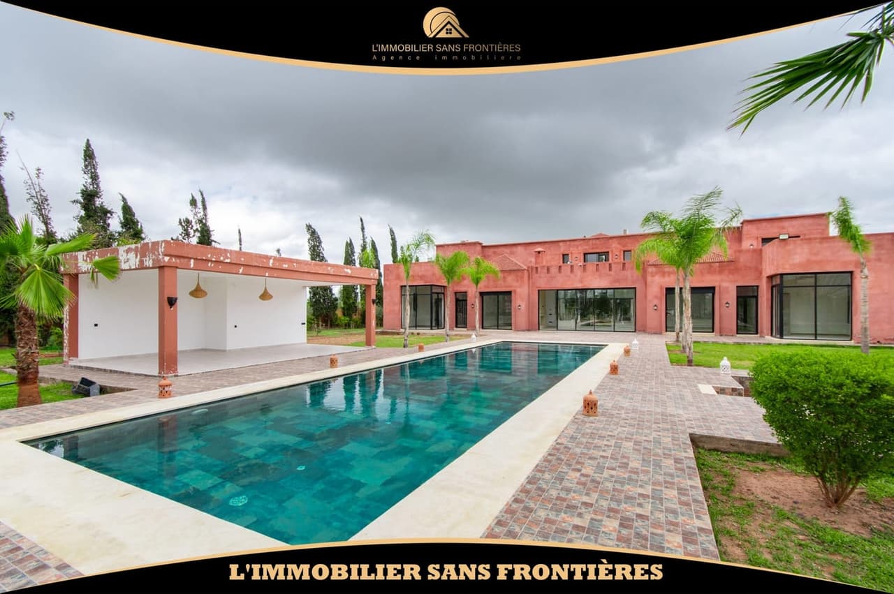 Villa privada en venta en la Route de Fès, Marrakech – 5 000 m² de terreno / 1 000 m²…
