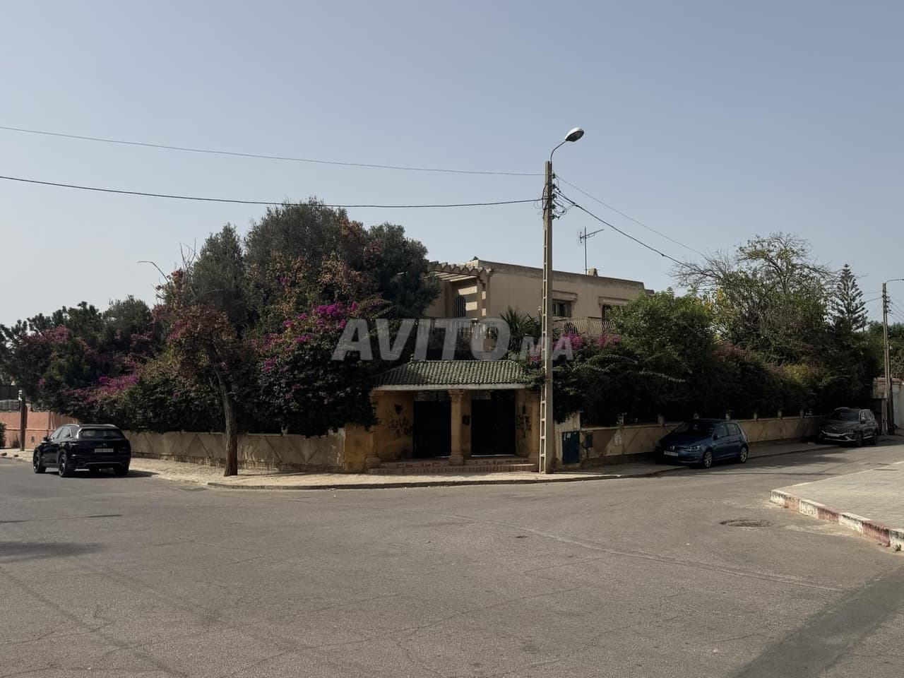 Terrain d'angle 837m² villa avec linéaire commerce