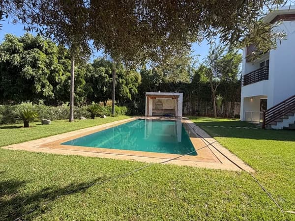 Villa di lusso in affitto a Ville Verte. 4 belle camere. Sistema satellitare e residenza…