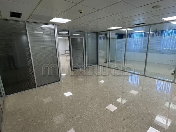 Beaux bureaux à louer à Maârif. Surface de 164 m². Service de concierge et climatisation
