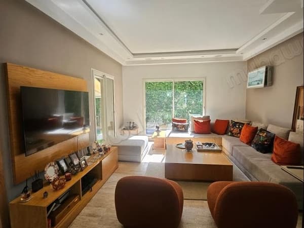 Location belle villa dans impasse calme au CIL. 3 chambres confortables. Piscine