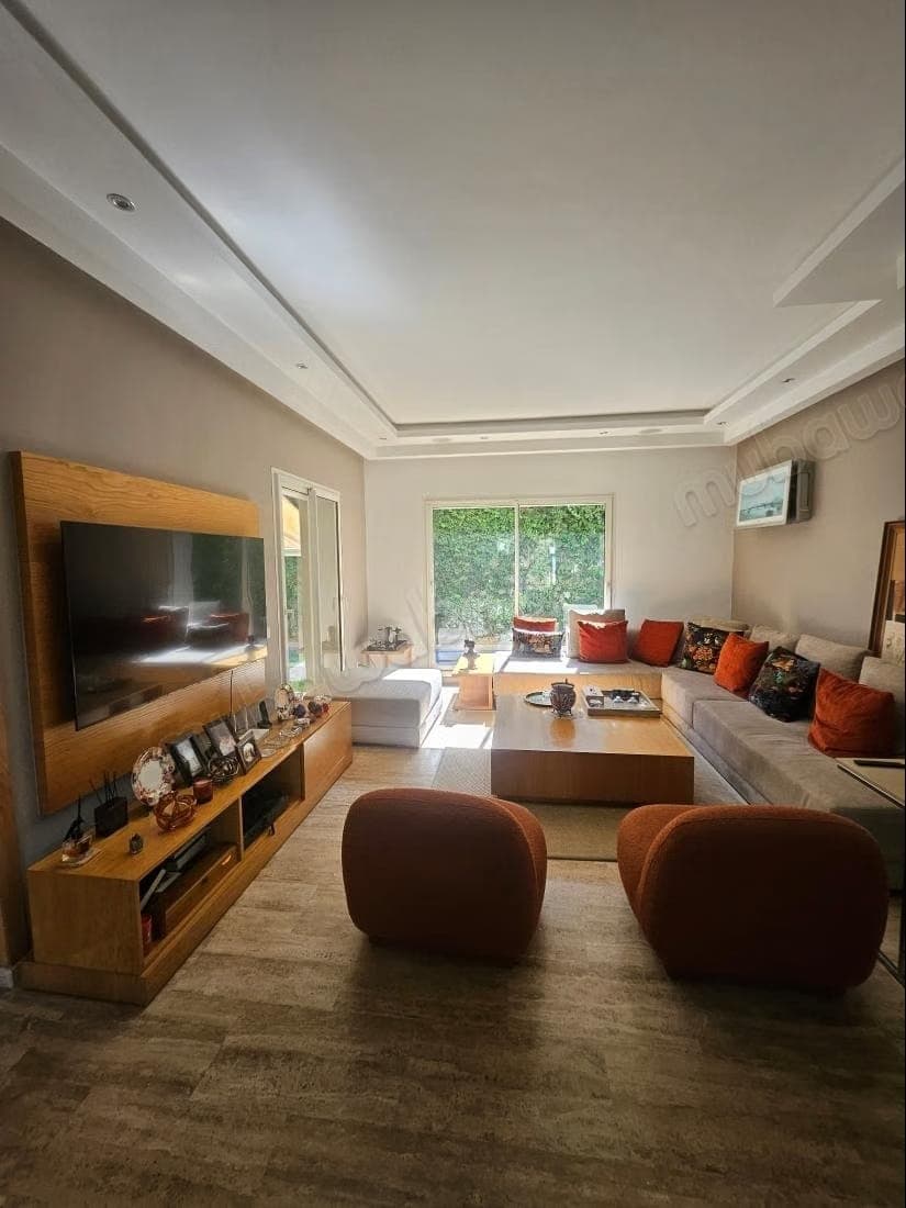 Location belle villa dans impasse calme au CIL. 3 chambres confortables. Piscine
