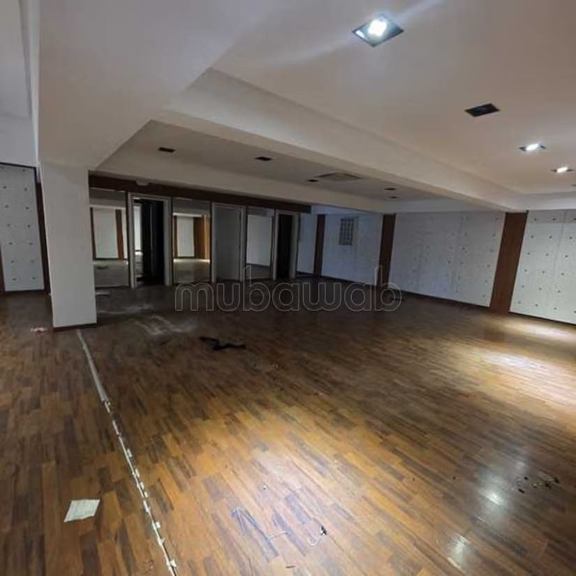 Local commercial à Louer de 233.0 m² à Rabat, Agdal