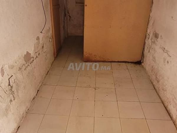 محل للكراء بثمن 550 درهم بالإضافة إلى الكرية 15000 درهم