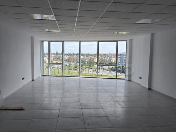Offices for rent in Oasis. 75 m² surface area. No overlooking