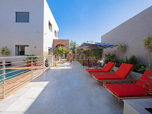 Furnished 5-suite villa with pool, Route de Fès