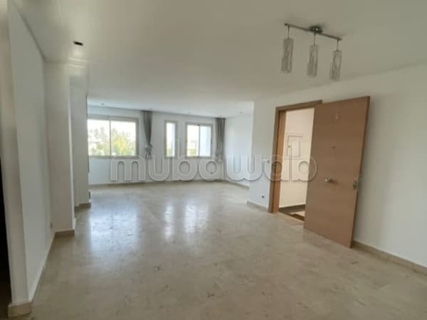 Bel appartement vide racine