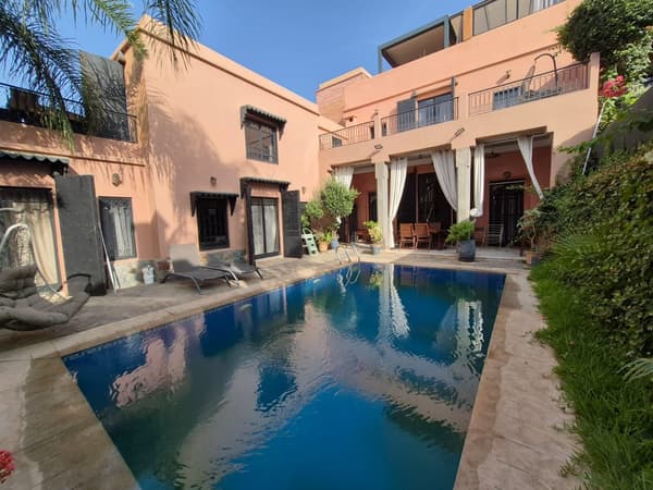 Villa 303 m² à louer à Marrakech Bab Ighli