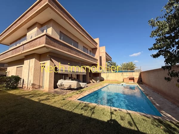 Location villa de haut standing à Boulevard Med 6.4 pièces. Meublé