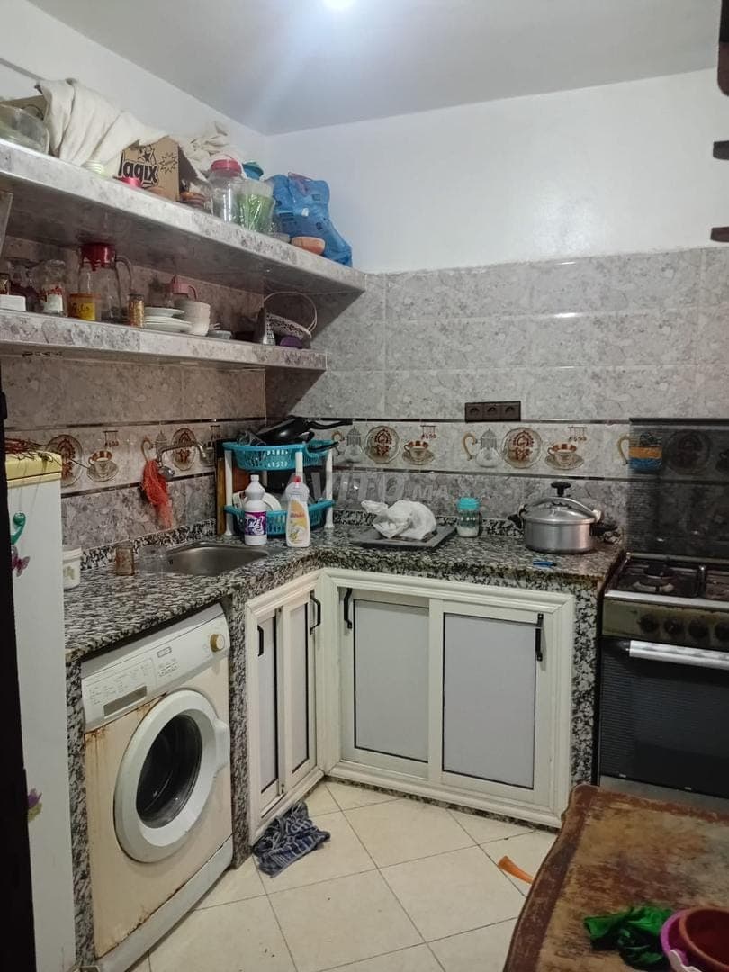 Rhinat, autre sous-sol près du bus, quartier Rahma