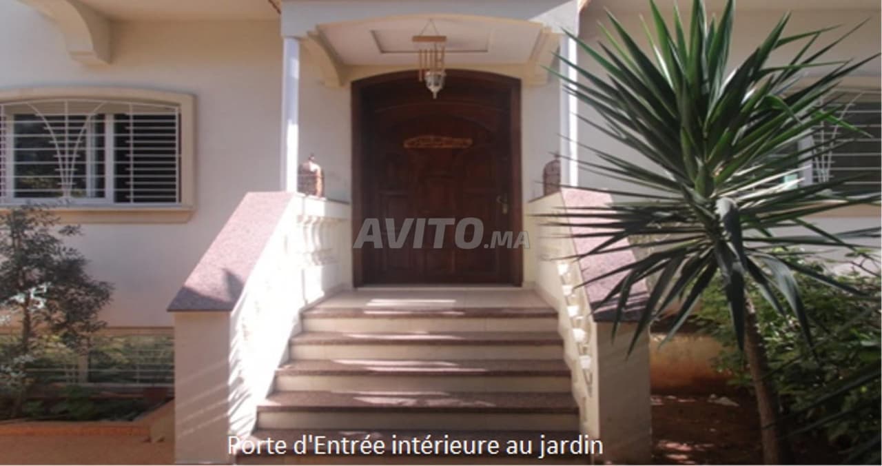 Duplex with garden space and independent entrance